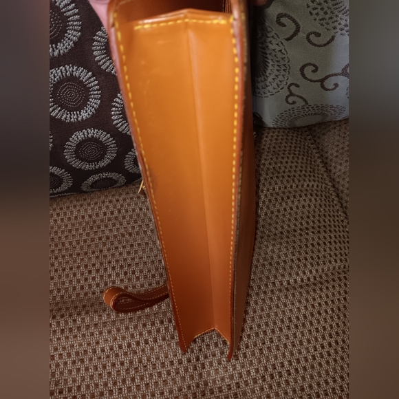 Louis Vuitton epi wristlet clutch- Authenticated - Picture 7 of 8